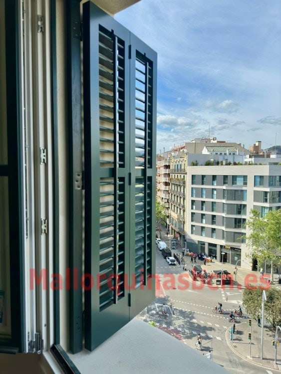 Mallorquinas bcn carpintero restaurador ventanas balcones madera en barcelona